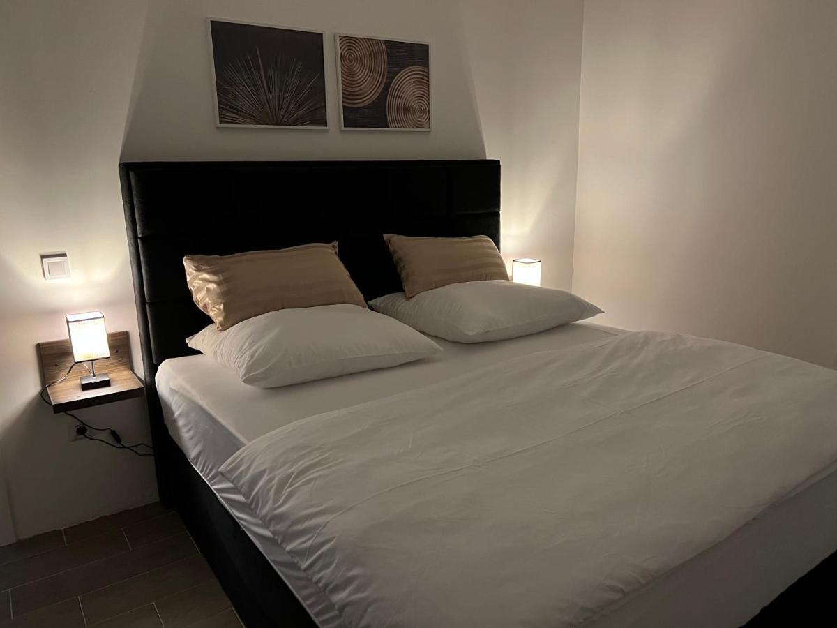 Madamik Apartments Bijela Kültér fotó