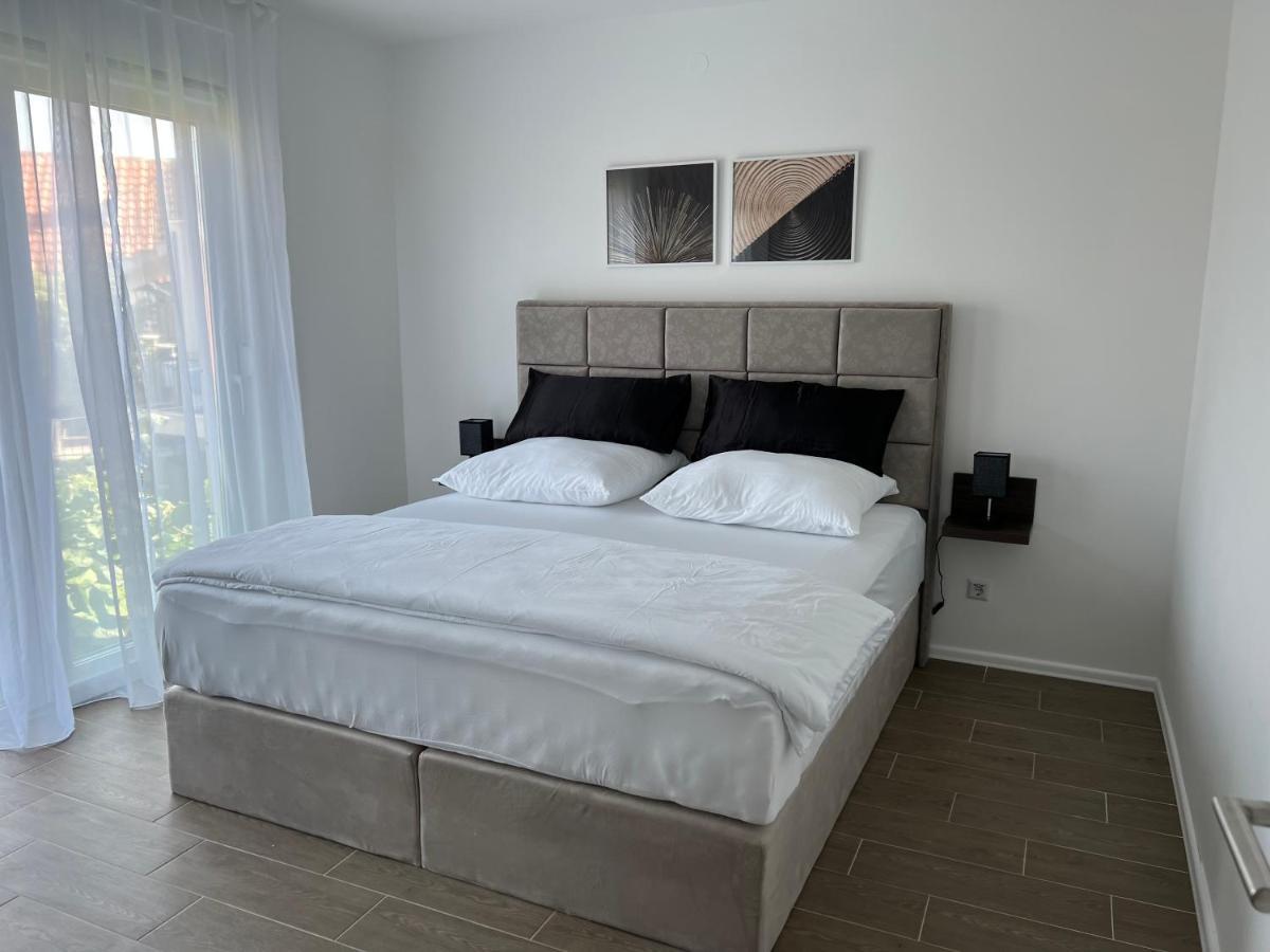 Madamik Apartments Bijela Kültér fotó