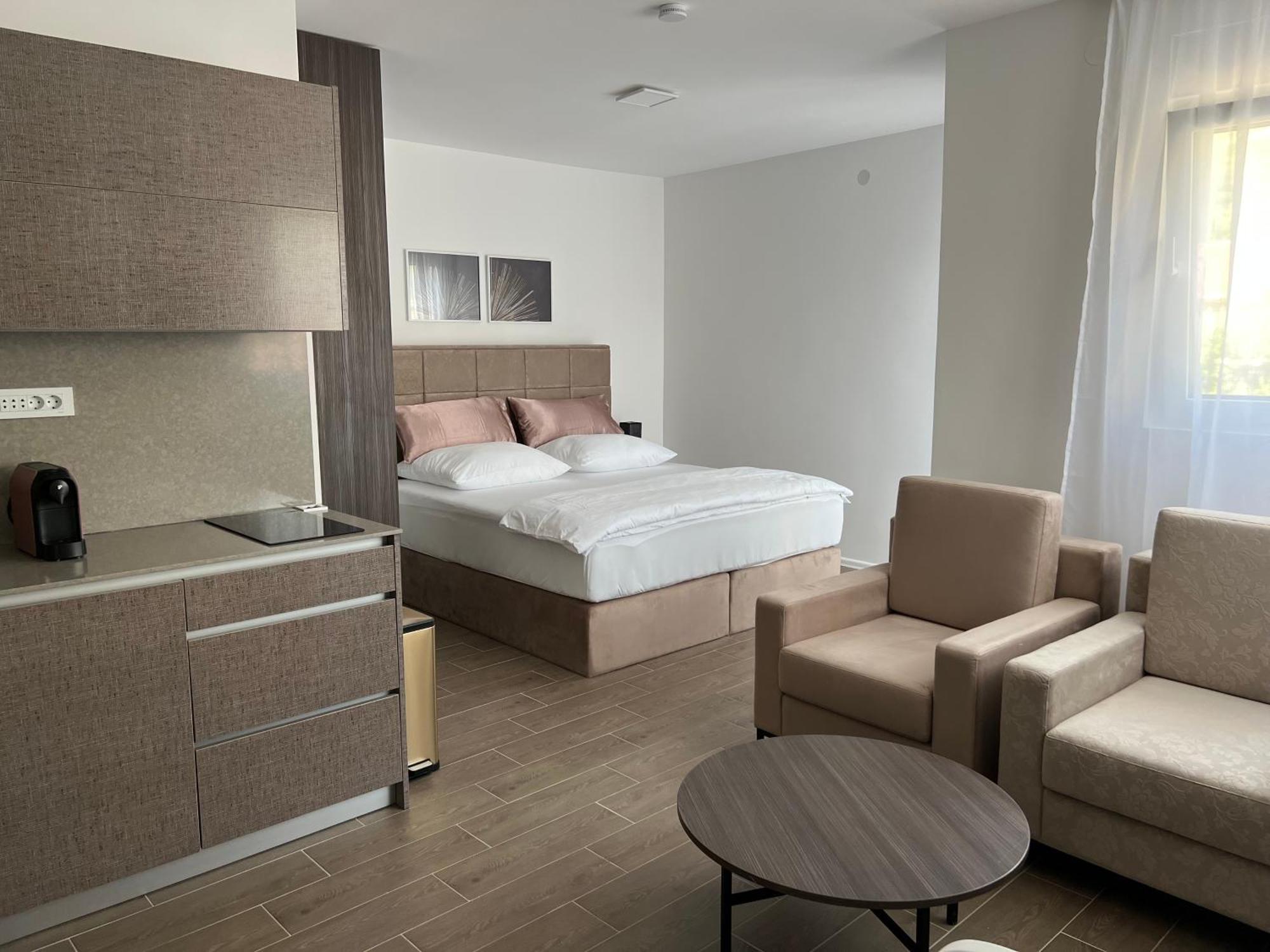 Madamik Apartments Bijela Kültér fotó