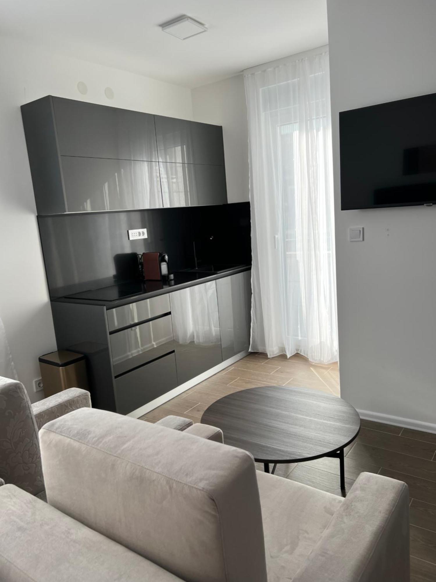 Madamik Apartments Bijela Kültér fotó